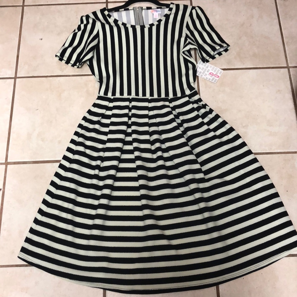 BNWT LulaRoe Amelia dress, size small